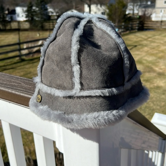 UGG Accessories - Ugg Sheepskin Bucket Hat